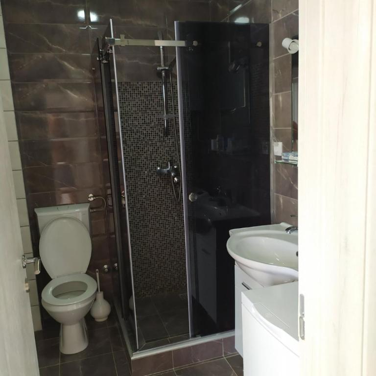 Apartmani M&E - Suite with Balcony - 13