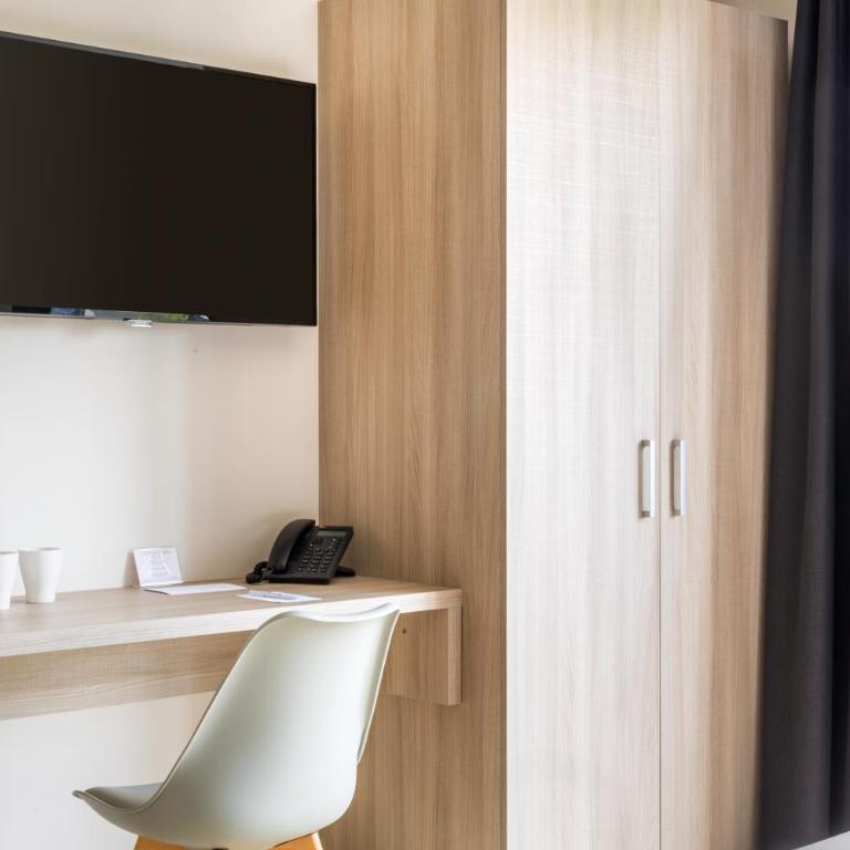 Best Western Plus Antibes Riviera - Chambre Lit King-Size Deluxe avec Balcon - Vue sur Mer - Non-Fumeurs - 11