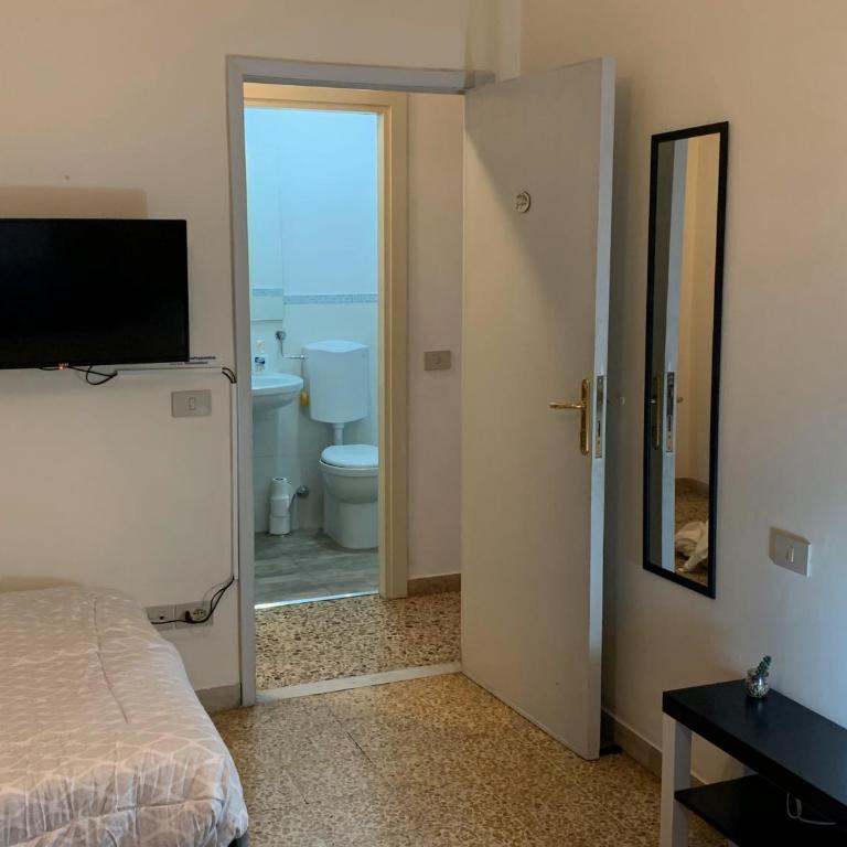 Poggio del Sole Guest House - Camera Doppia con Letti Singoli con Bagno Privato Esterno - 9