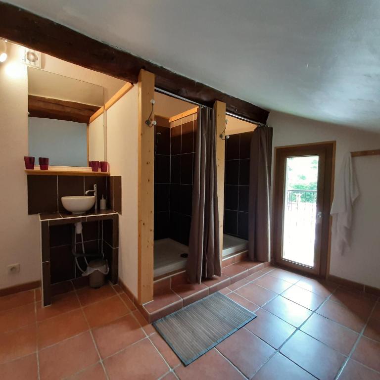 Le Presbytère du Val - Chambre Familiale avec Salle de Bains Privative - 15