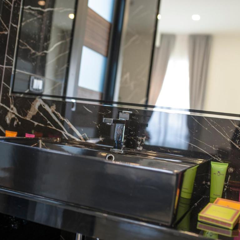 Palazzo Firenze - Deluxe Double Room with Balcony - 1