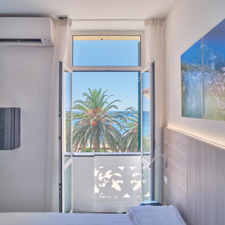 Hotel Medusa - Camera Matrimoniale/Doppia con Letti Singoli con Letto Supplementare e Vista Mare - 1