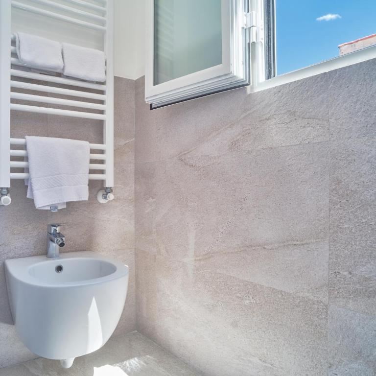 Hotel Medusa - Camera Matrimoniale/Doppia con Letti Singoli con Letto Supplementare e Vista Mare - 8