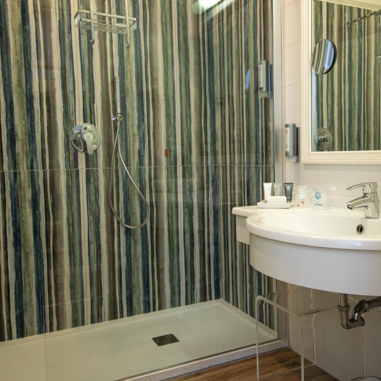 Hotel Aurora - Camera Matrimoniale/Doppia con Letti Singoli con Letto Supplementare - 6