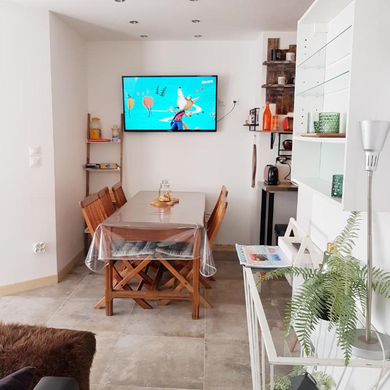 LES VAGUES, plage et centre à pied, terrasse rez-de-ch, parking gratuit, lits faits, animal bienvenu - Apartment - Erdgeschoss - 22
