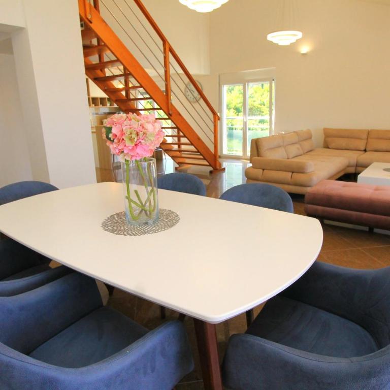 Lux Pržno View Penthouse - Three-Bedroom Apartment - 12