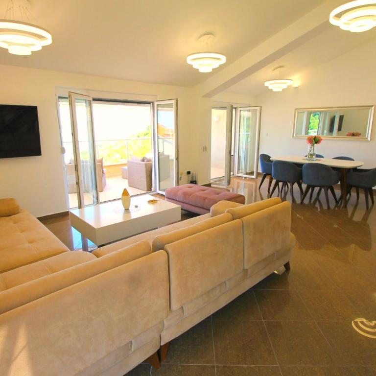Lux Pržno View Penthouse - Three-Bedroom Apartment - 10