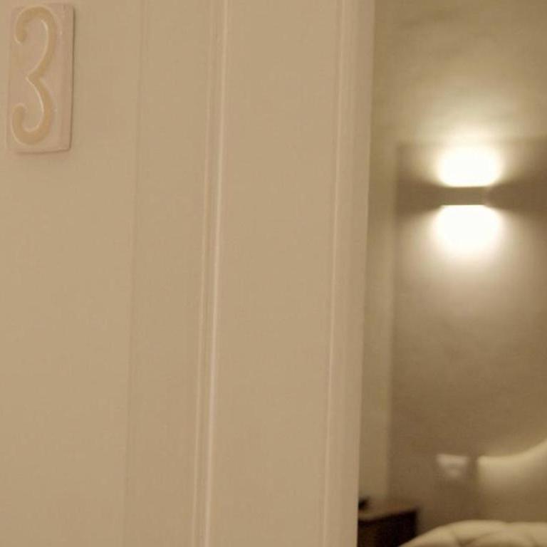 La Maison - Double Room with Private Bathroom - No Window - 7