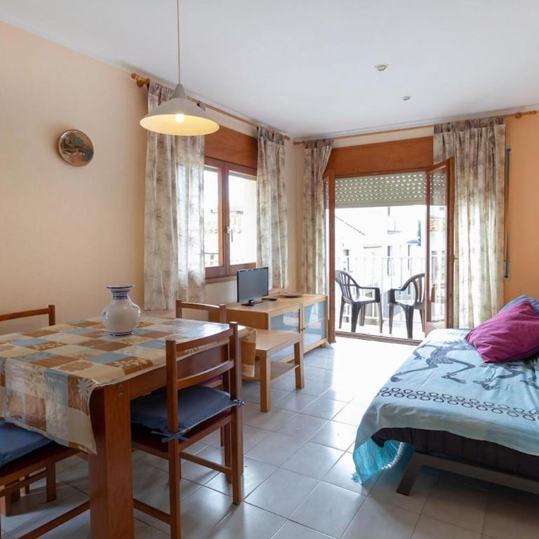 PORT I Sistach Rentals - Two-Bedroom Apartment - 3