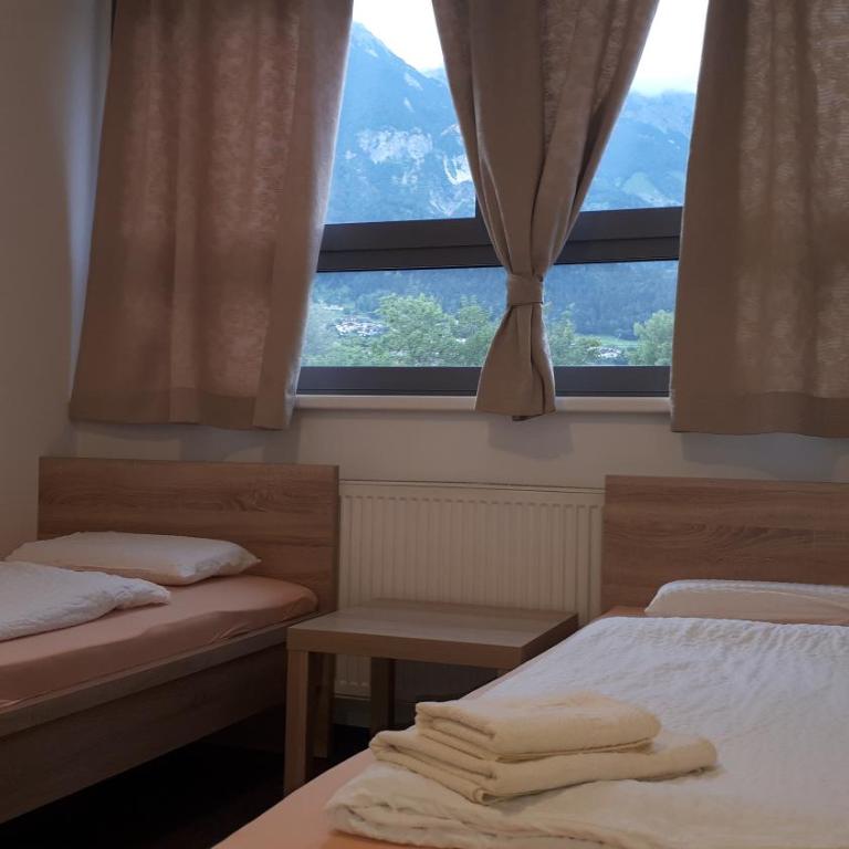 Jugendherberge Innsbruck - Youth Hostel - Zweibettzimmer mit eigenem Bad - 4