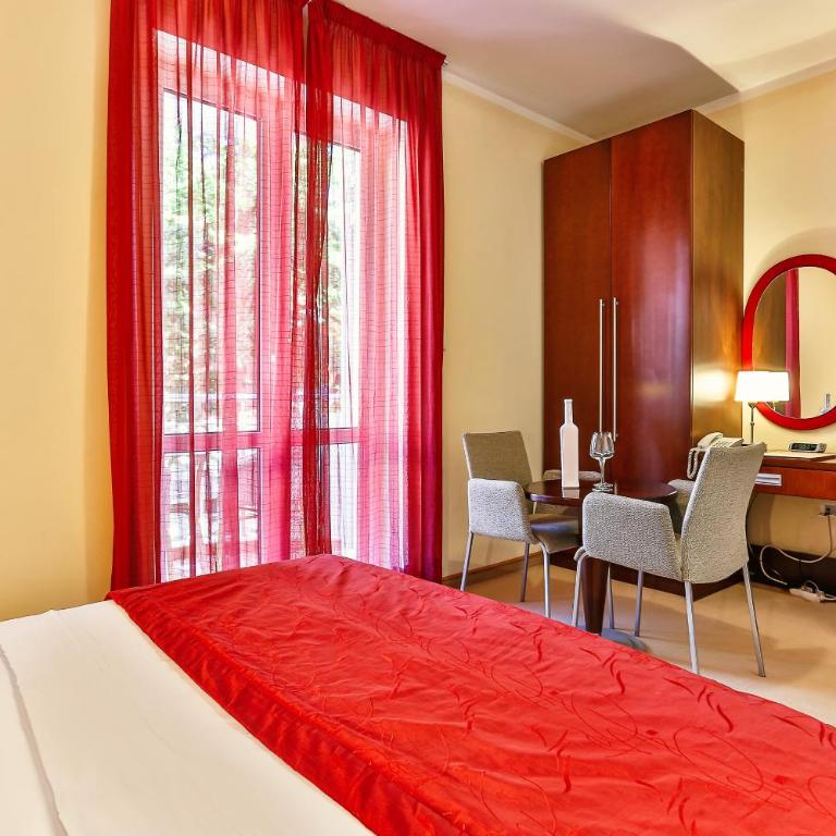 Hotel Max Prestige - Dvokrevetna Soba sa Bračnim Krevetom i Balkonom - 4