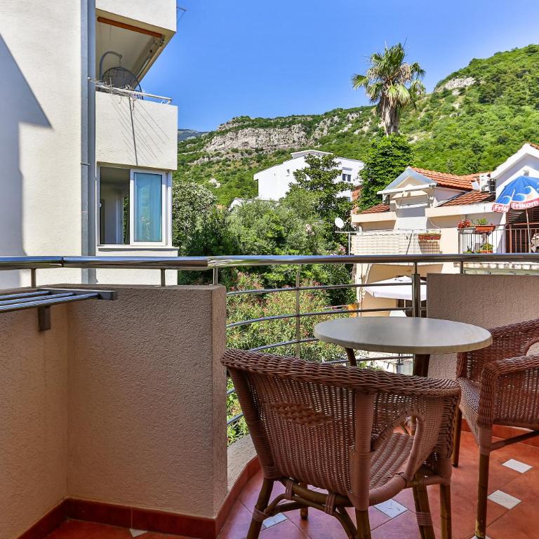 Hotel Max Prestige - Dvokrevetna Soba sa Bračnim Krevetom i Balkonom - 5