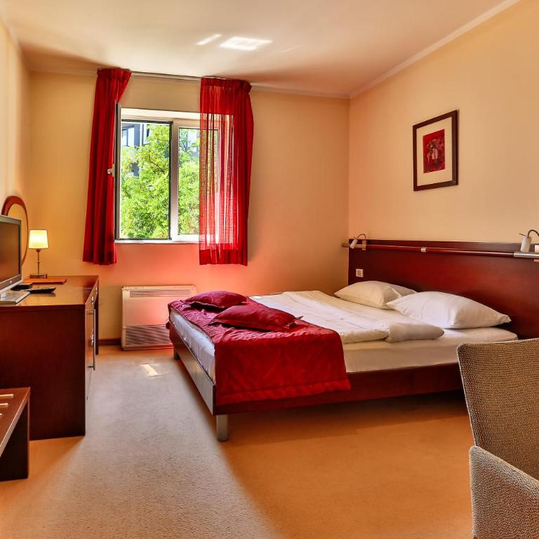 Hotel Max Prestige - Standardna Trokrevetna Soba - 5