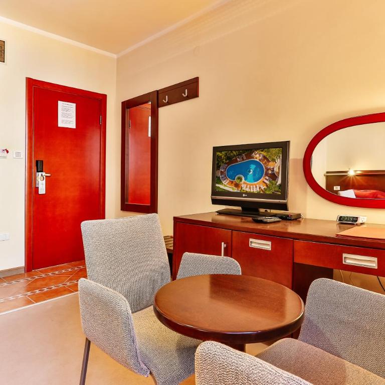 Hotel Max Prestige - Niskobudžetna Dvokrevetna Soba sa Bračnim Krevetom - 3