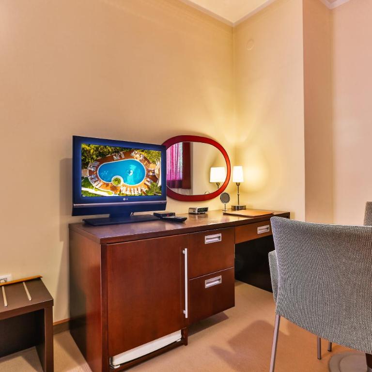 Hotel Max Prestige - Niskobudžetna Dvokrevetna Soba sa Bračnim Krevetom - 5
