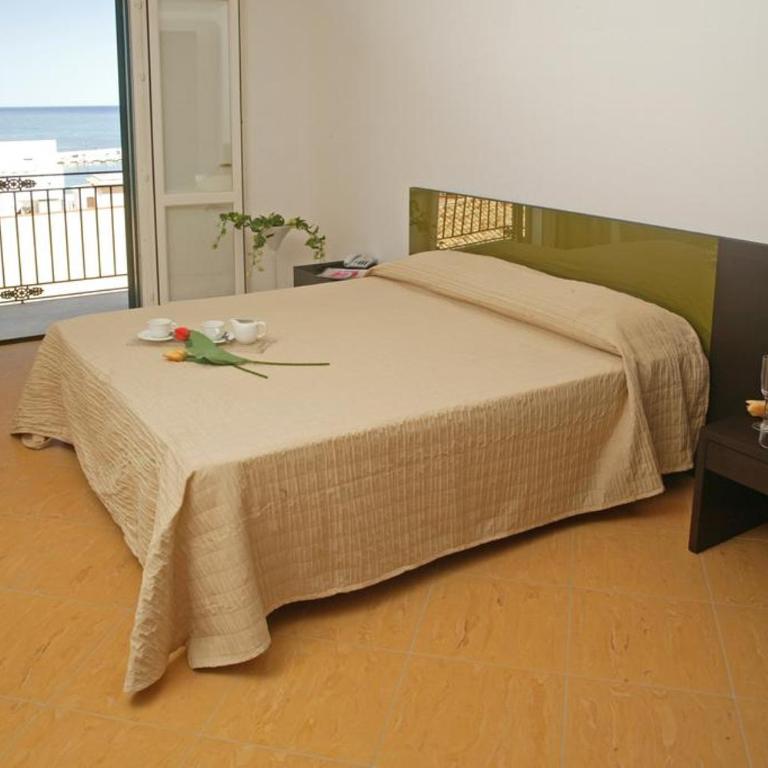 Castellammare Smart Rooms - Camera Quadrupla con Vista Mare - 3