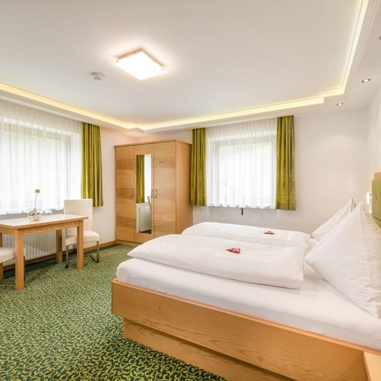 Haus Elisabeth - Doppelzimmer mit Balkon - 10