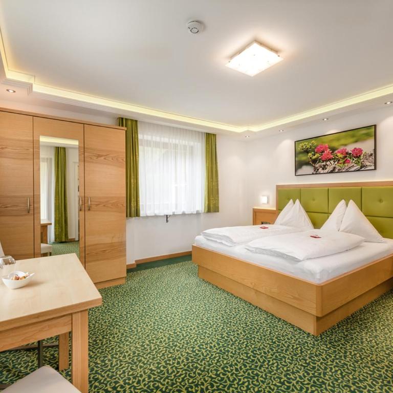 Haus Elisabeth - Doppelzimmer mit Balkon - 11