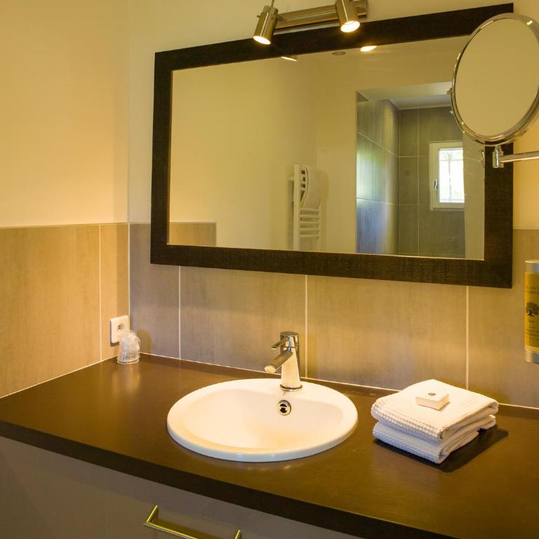 Hôtel l'Amandière - Maison de Vacances avec Jardin Privé - 10