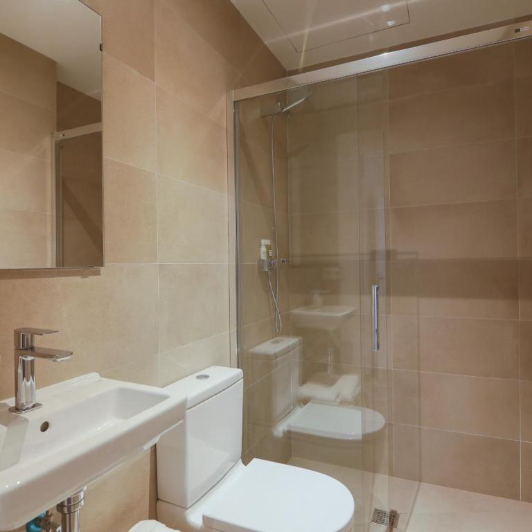 En Ville Boutique Apartments Boqueria Market - Three-Bedroom Apartment - 7