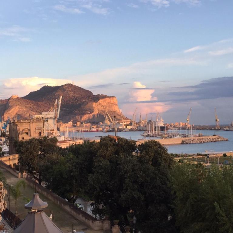 Amazing Sea View in Historic Building in Downtown by Wonderful Italy - Appartamento con Vista Mare - 4