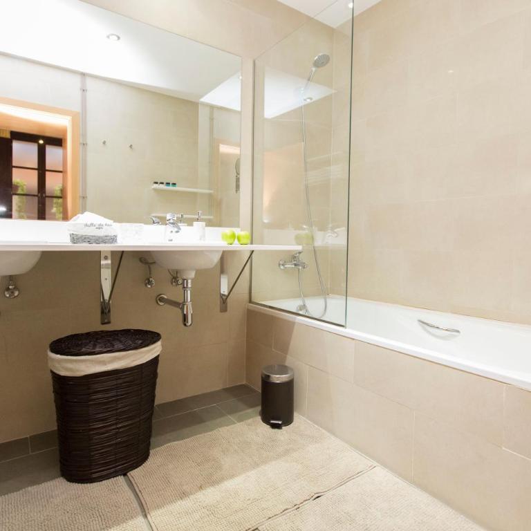 Lux Apartments Barcelona - Deluxe Two-Bedroom Apartment with Sea View - La Rambla - 9