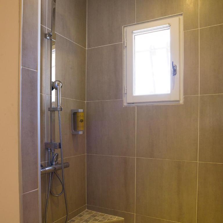 Hôtel l'Amandière - Maison de Vacances avec Jardin Privé - 11