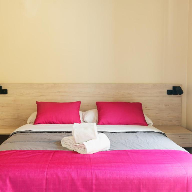 Red Nest Hostel - Double Room with Shared Bathroom - 1