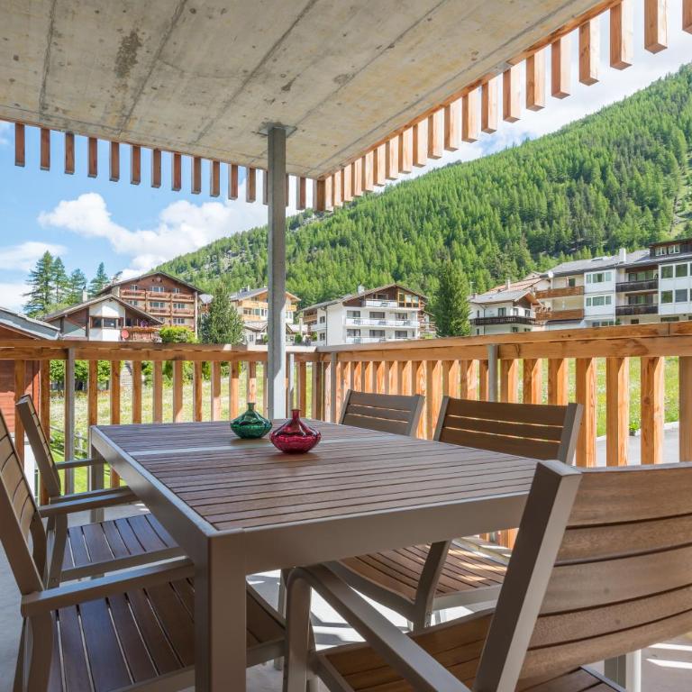 Montela Apartment-Hotel & Resort in the holiday region Saas-Fee Saastal - Apartment mit Blick auf die Berge - 8