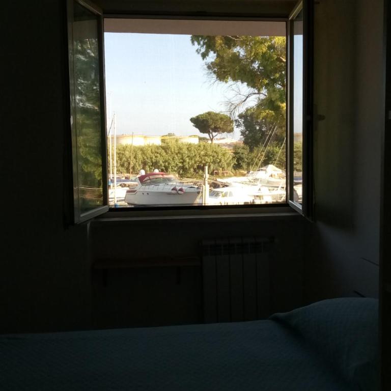A La vue chambre BAGNO CONDIVISO SHARED BOTH2piano no lift NO ANIMALI a pagamento aria condizionata ed extra bed 3 MINUTI A PIEDI DA BUS PER FIERA DI ROMA - Camera Singola con Bagno in Comune - 14