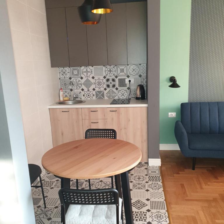 TiTo - King Studio with Sofa Bed - 2