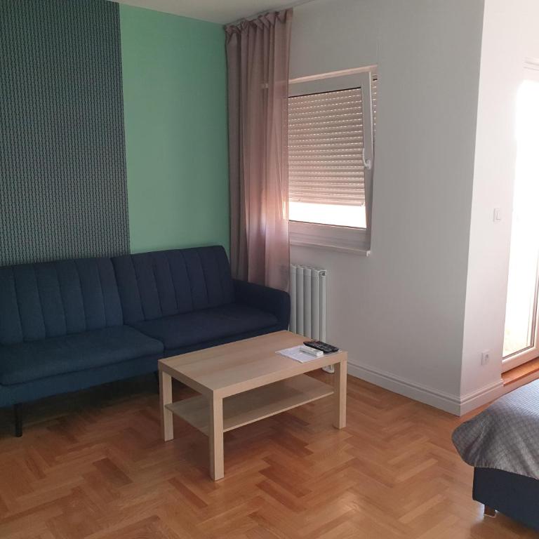 TiTo - King Studio with Sofa Bed - 5