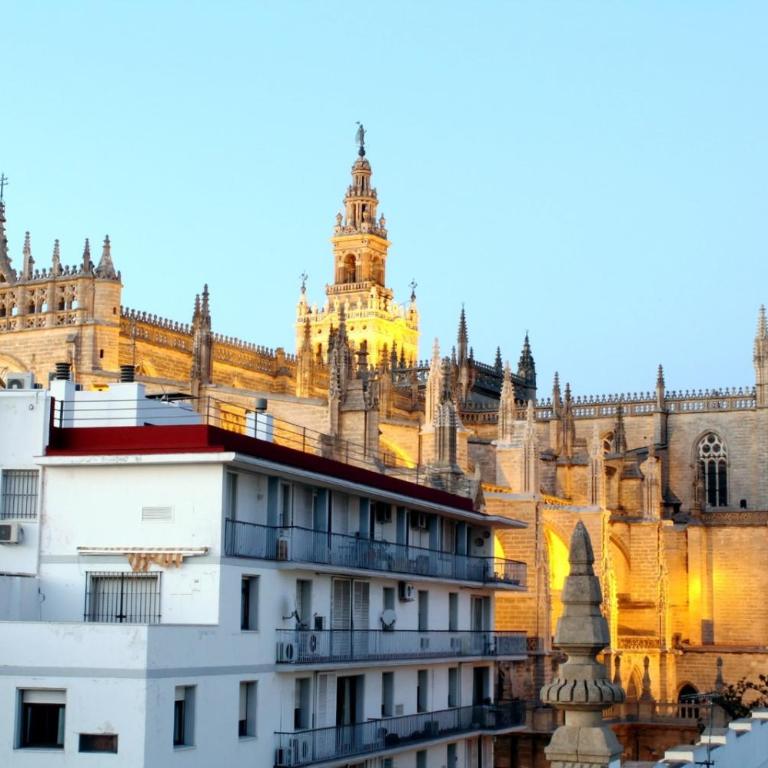 HomeySeville-Amazing Views Cathedral Tomas de Ibarra - 8 pax, Parking Optional - Apartamento de 3 dormitorios - 1