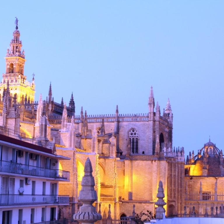 HomeySeville-Amazing Views Cathedral Tomas de Ibarra - 8 pax, Parking Optional - Apartamento de 3 dormitorios - 73