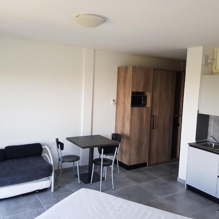 International Seaview Apartments - Studio with Garden View - 6