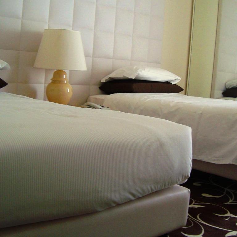 Etrusco Arezzo Hotel - Sure Hotel Collection by Best Western - Camera Comfort Doppia con Letti Singoli - Non Fumatori - 4