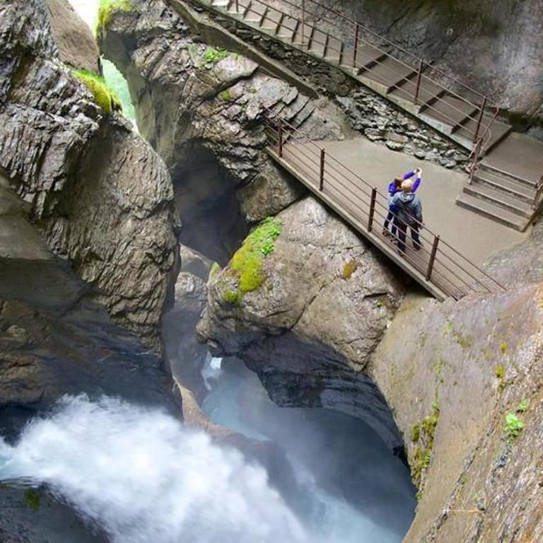 Lauterbrunnen Staubbach Beautiful Waterfall Apartment - Apartment mit 3 Schlafzimmern - 85