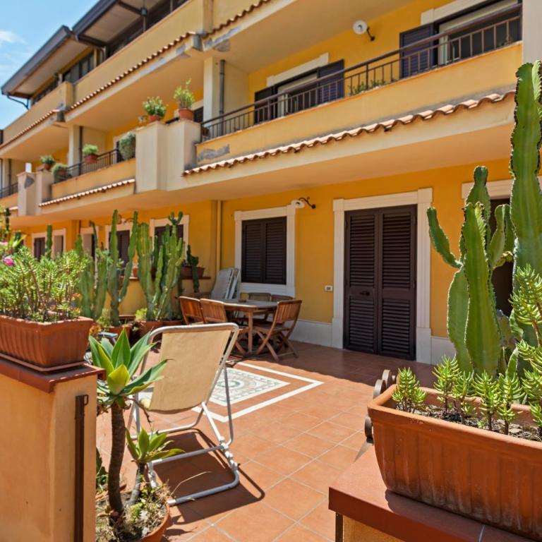 GuestHost - Giardini Naxos Bright Apartments with Balcony - Appartamento con 1 Camera da Letto - 1