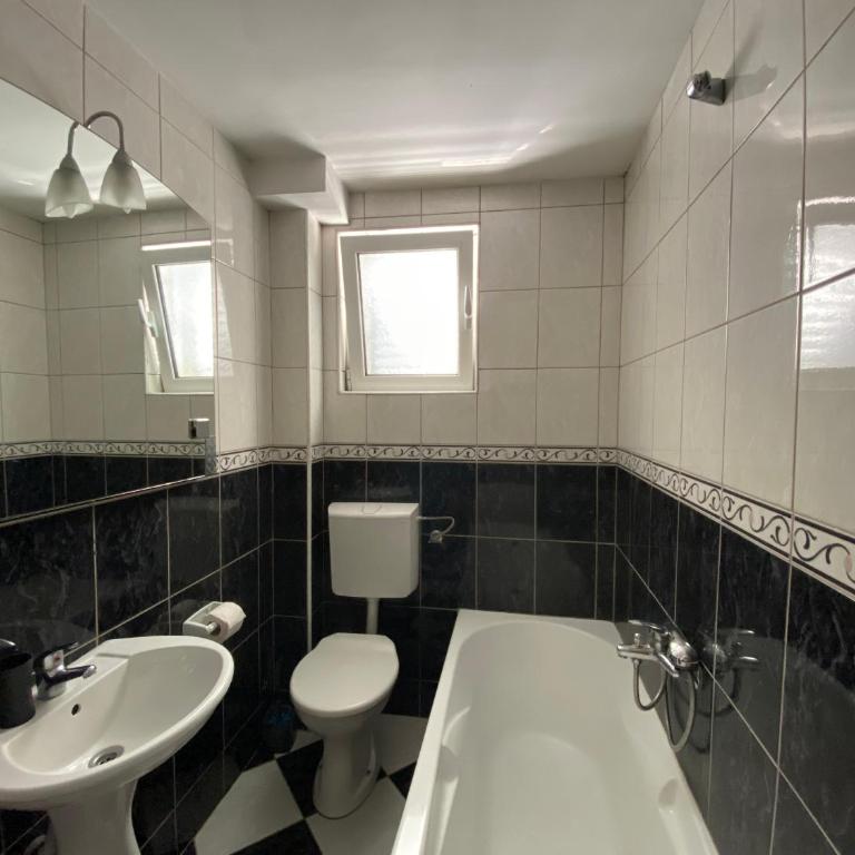 Veselinka Apartments & Rooms - Apartment with Sea View - 12