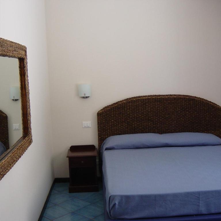 Oltremare Residence Hotel - Large One-Bedroom Apartment with Sea View - 1
