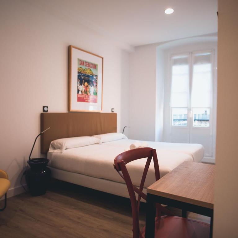 Central Roomss - Habitación Doble con balcón - 2 camas - 3