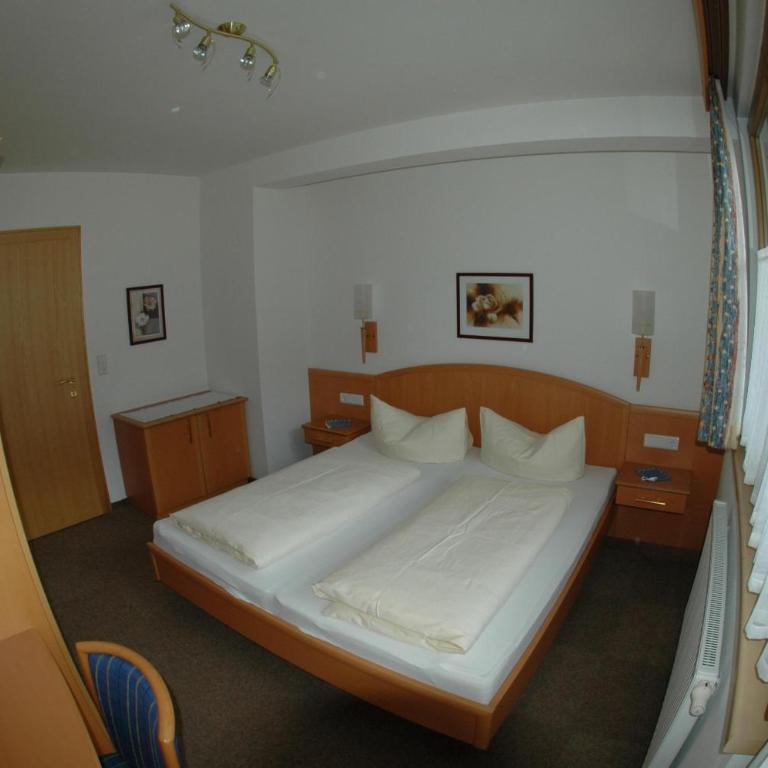 Hotel Garni Jennewein - Apartment mit 2 Schlafzimmern und Balkon - 3