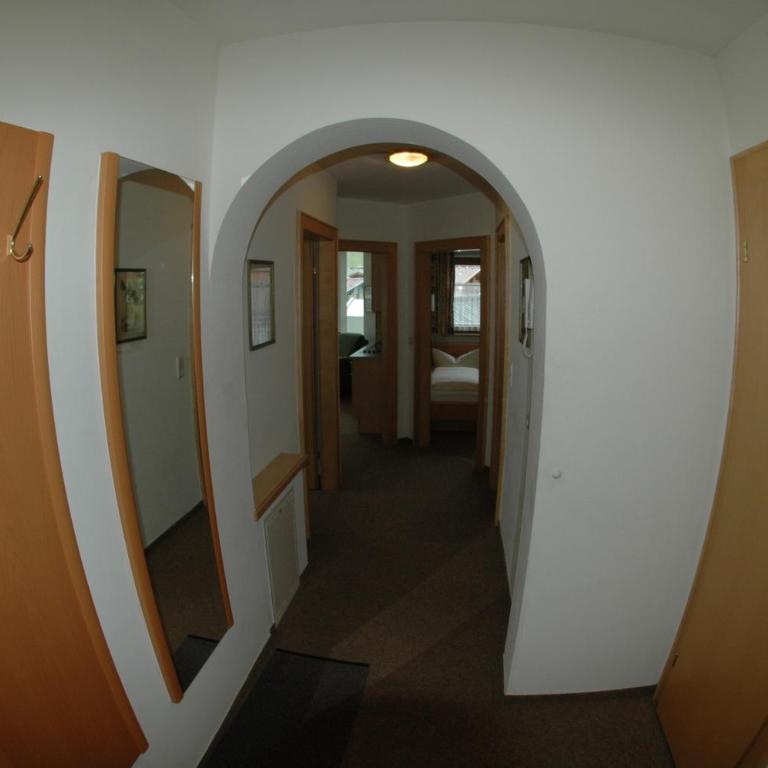 Hotel Garni Jennewein - Apartment mit 2 Schlafzimmern und Balkon - 4