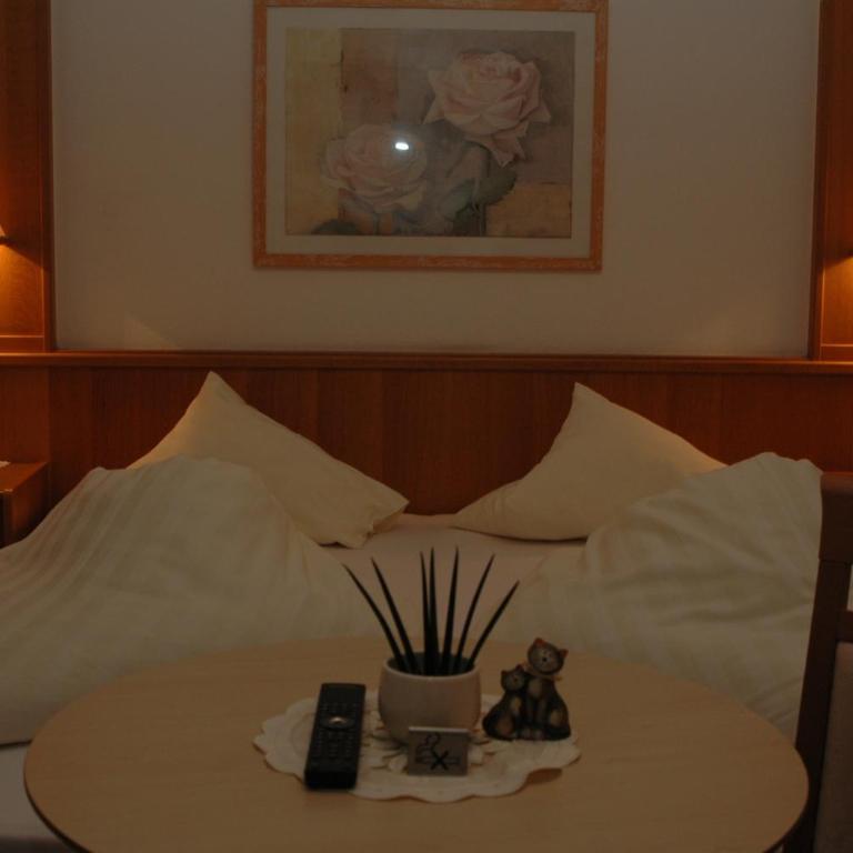 Hotel Garni Jennewein - Standard Doppelzimmer mit Balkon - 10