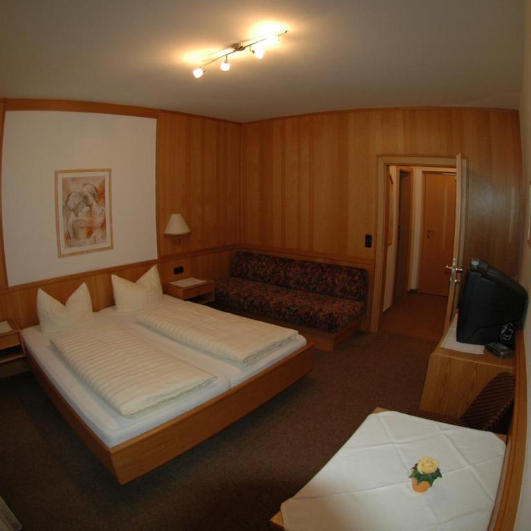 Hotel Garni Jennewein - Standard Doppelzimmer mit Balkon - 12