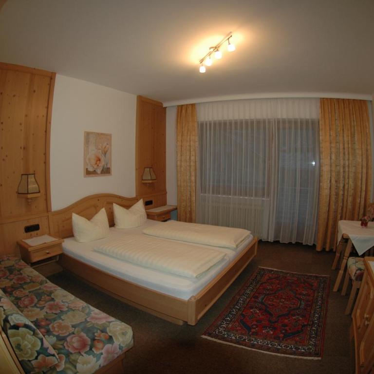 Hotel Garni Jennewein - Comfort Doppelzimmer mit Balkon - 3