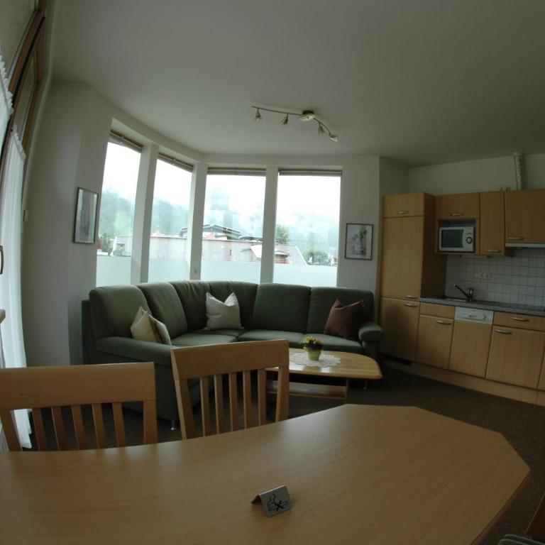 Hotel Garni Jennewein - Apartment mit 2 Schlafzimmern und Balkon - 1