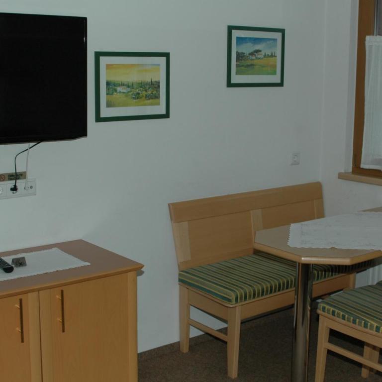 Hotel Garni Jennewein - Apartment mit 2 Schlafzimmern und Balkon - 10