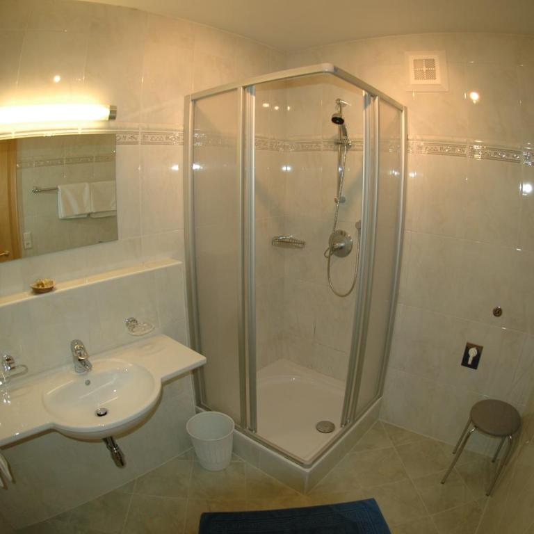 Hotel Garni Jennewein - Standard Doppelzimmer mit Balkon - 5