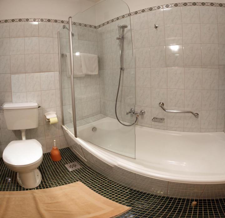 Hotel Garni Jennewein - Comfort Doppelzimmer mit Balkon - 11